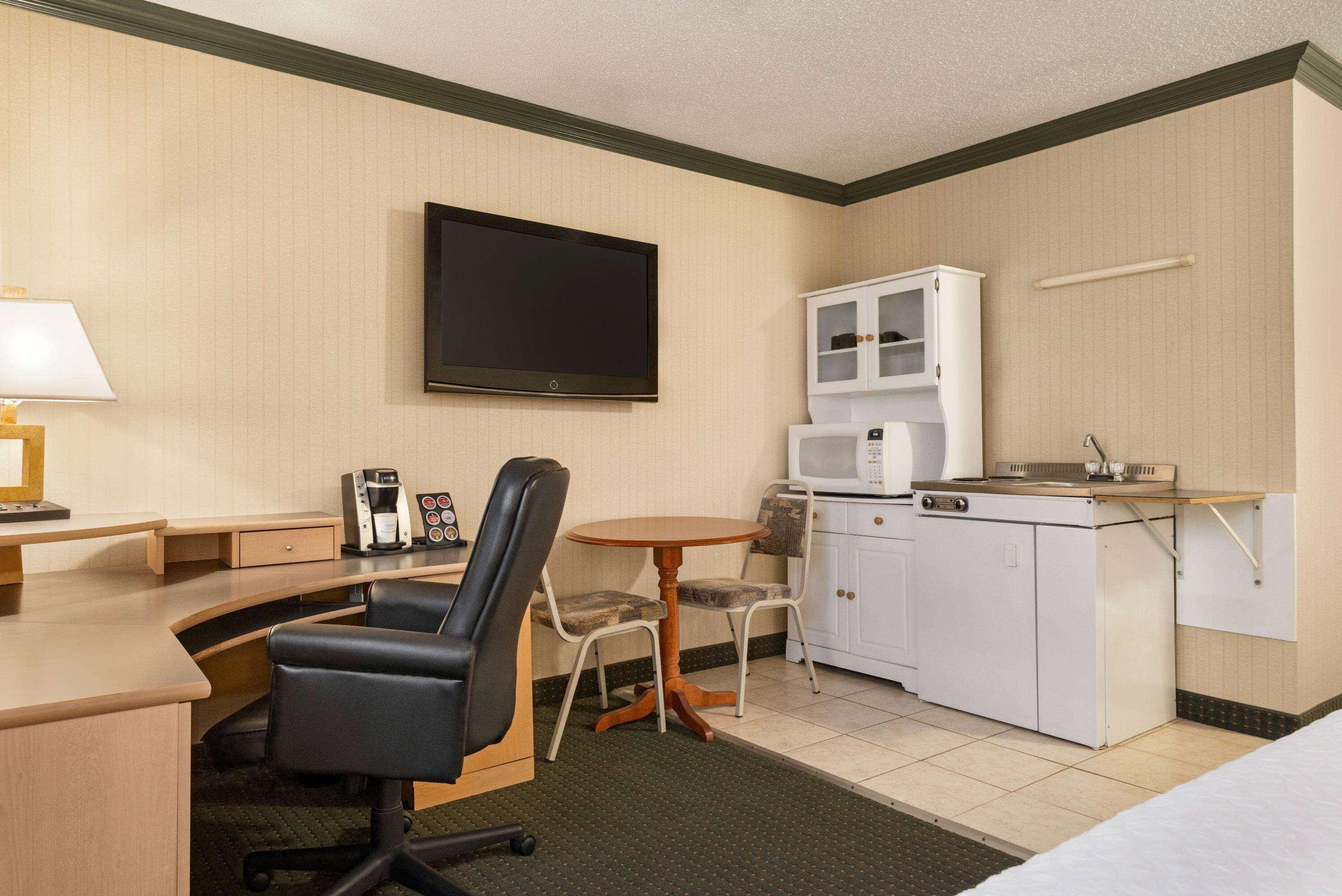 Travelodge By Wyndham Dawson Creek Kültér fotó